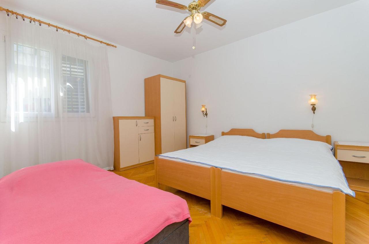 Apartments Kata Supetar Eksteriør bilde