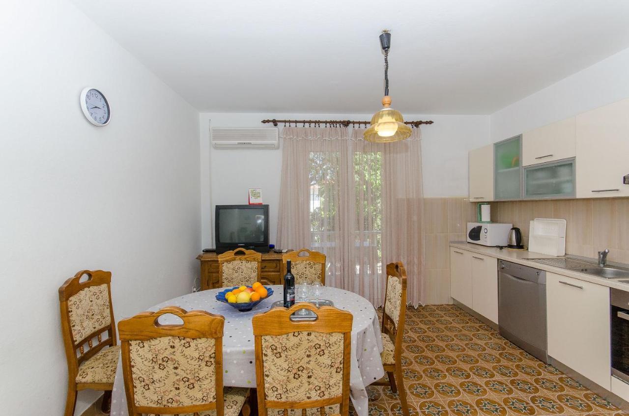 Apartments Kata Supetar Eksteriør bilde