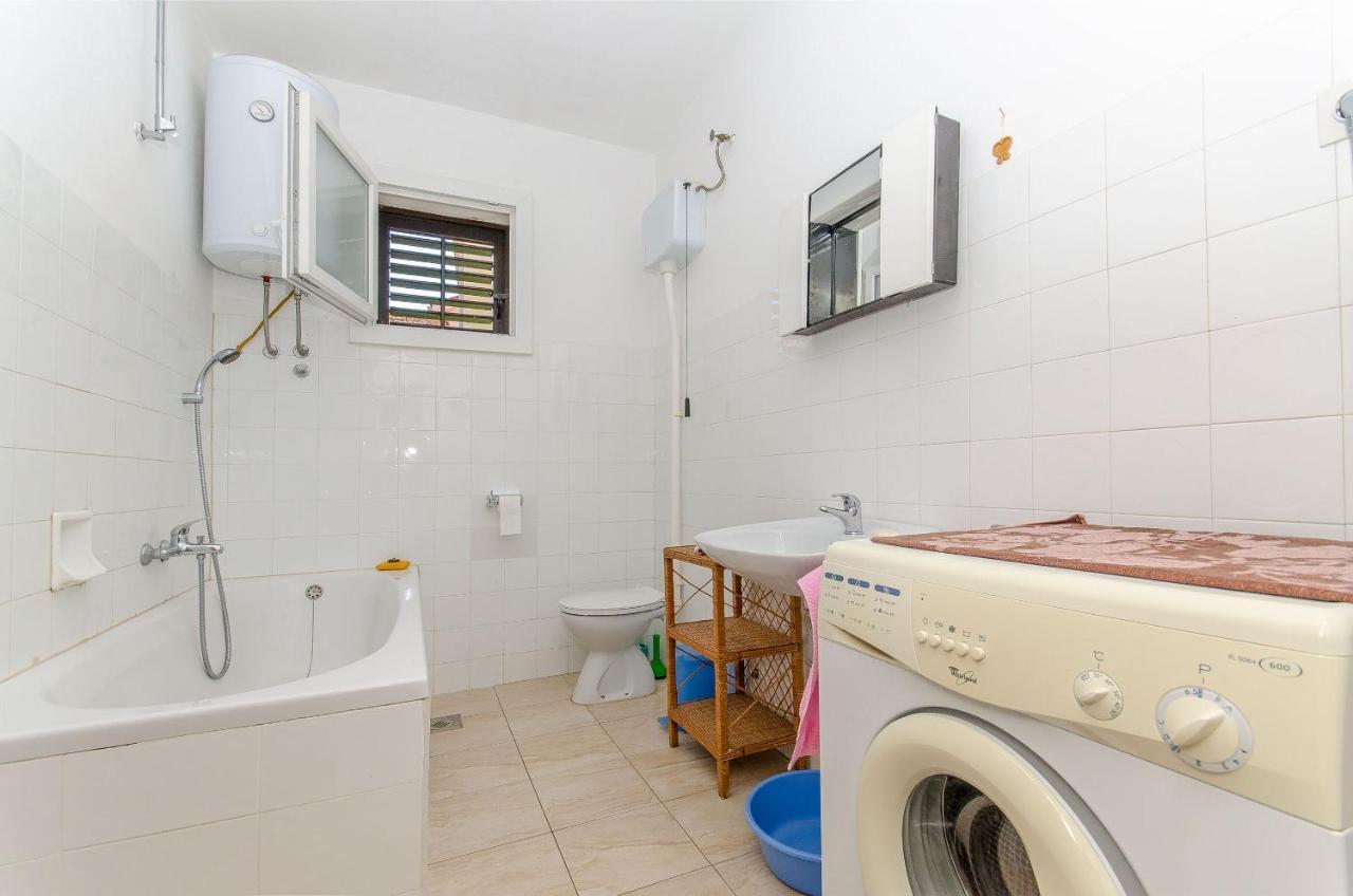 Apartments Kata Supetar Eksteriør bilde