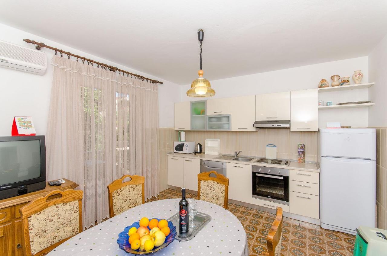 Apartments Kata Supetar Eksteriør bilde