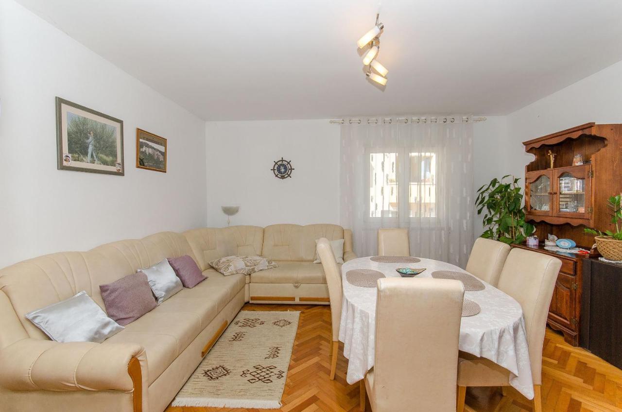 Apartments Kata Supetar Eksteriør bilde