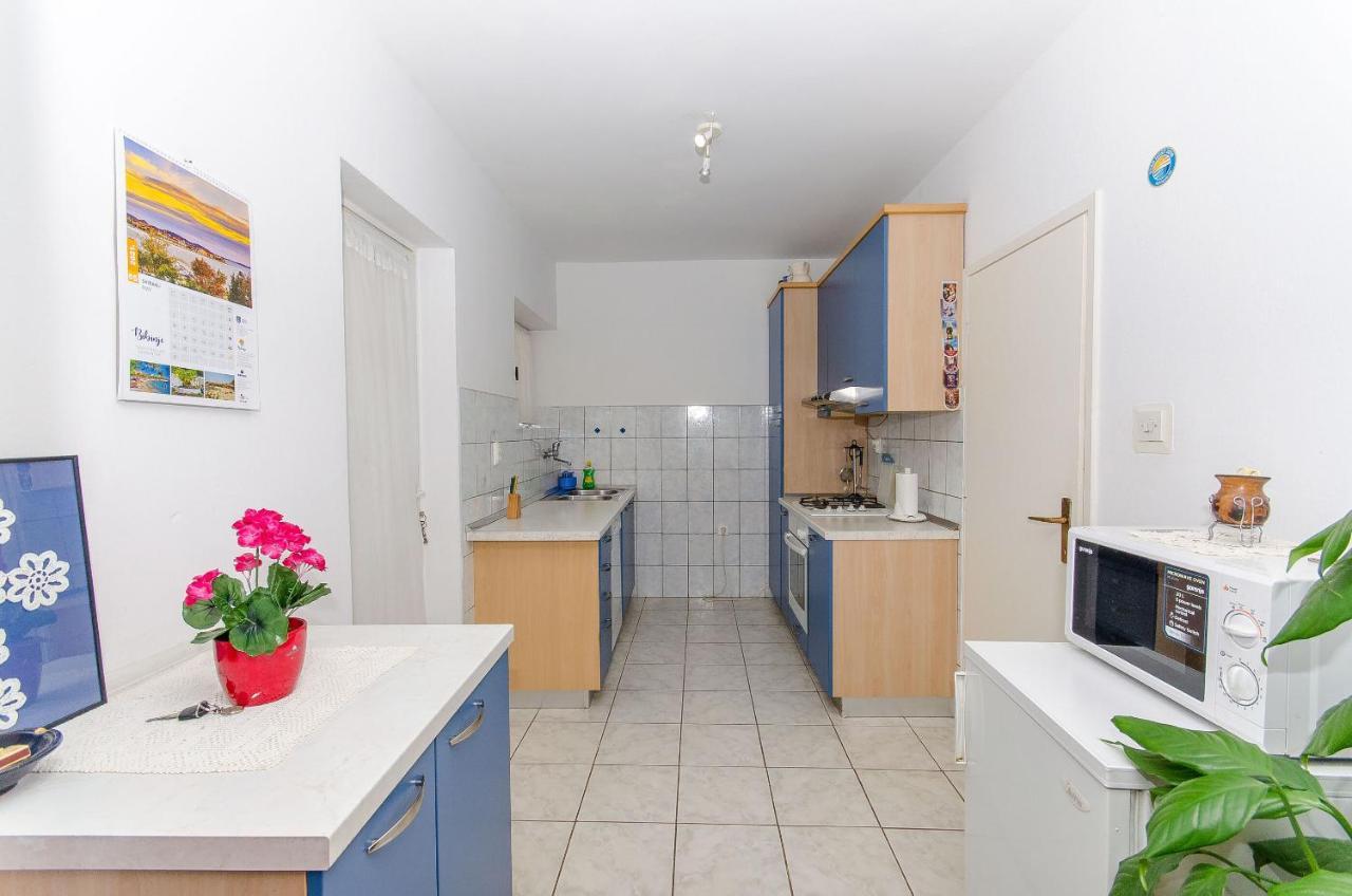 Apartments Kata Supetar Eksteriør bilde