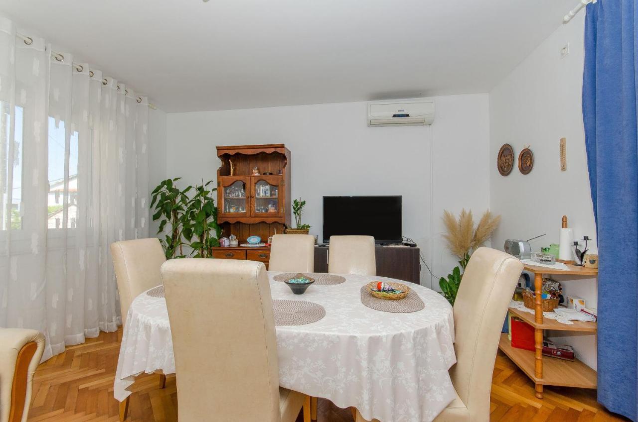 Apartments Kata Supetar Eksteriør bilde